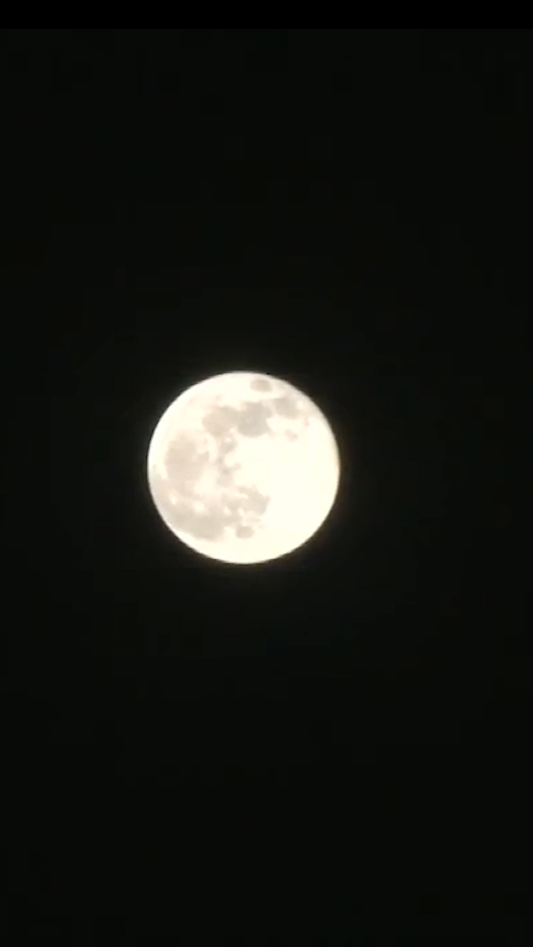 2021年首个"超级月亮"现身:皓月当空 圆月如玉盘-度小视