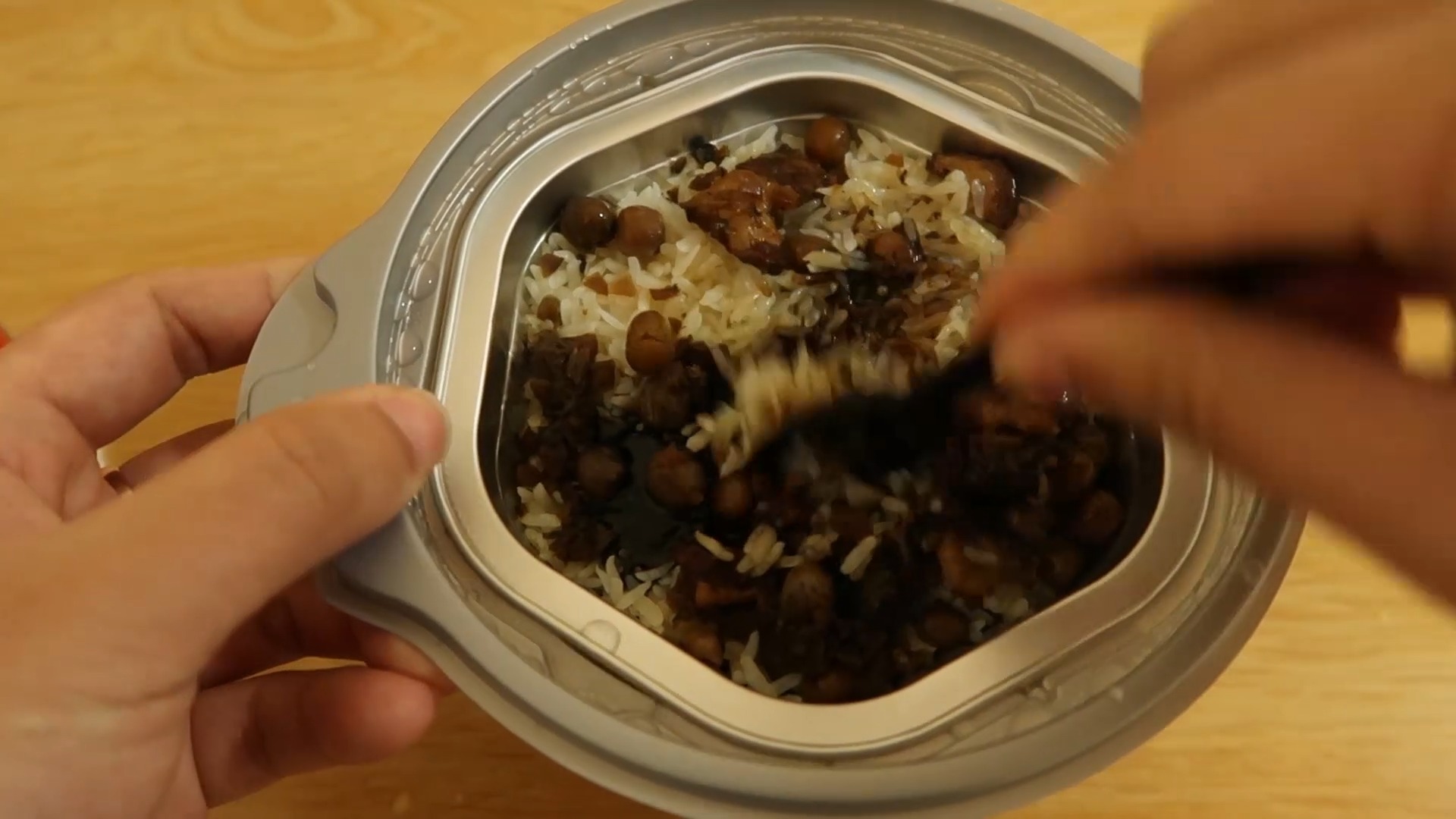 美食#测评吃网红自嗨锅,雪菜扣肉煲仔饭,这味道真香