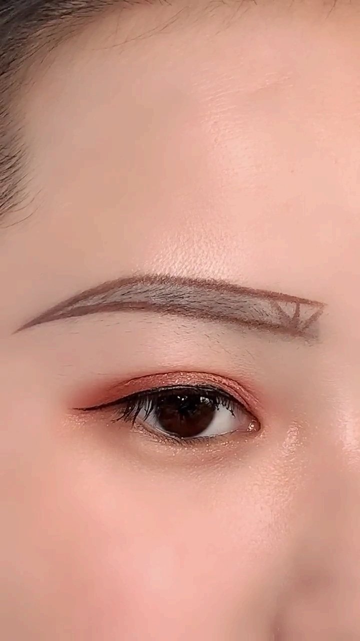 大脸变小脸,修饰脸型的落尾眉教程