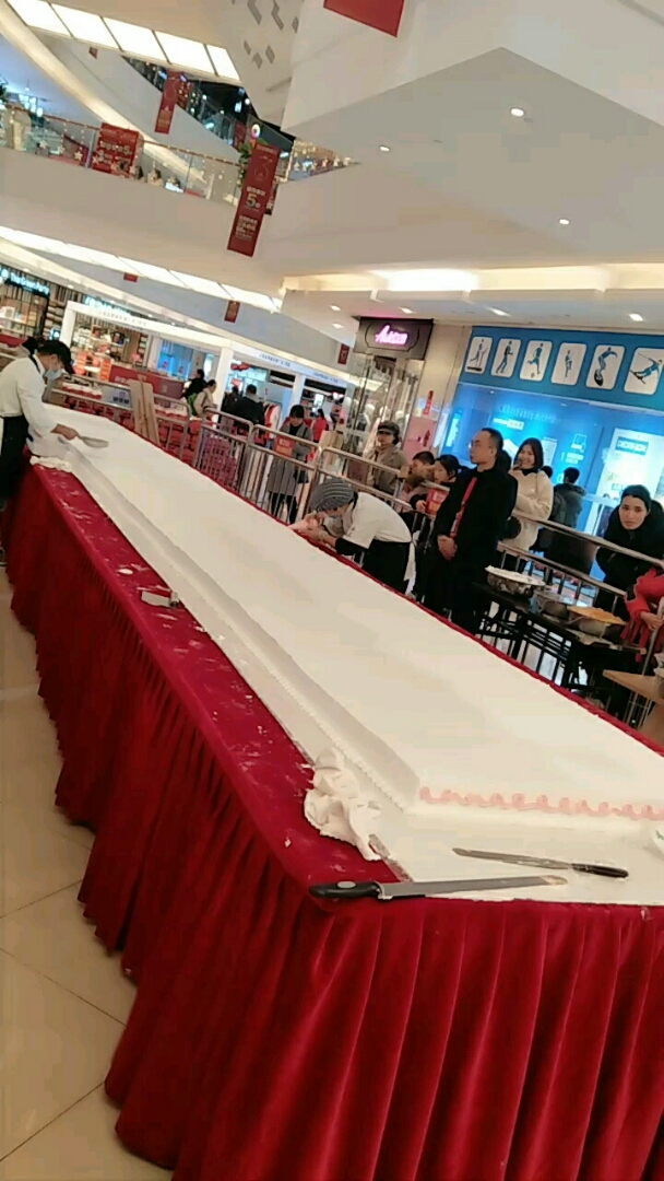 一个十米长的大蛋糕,开眼界了