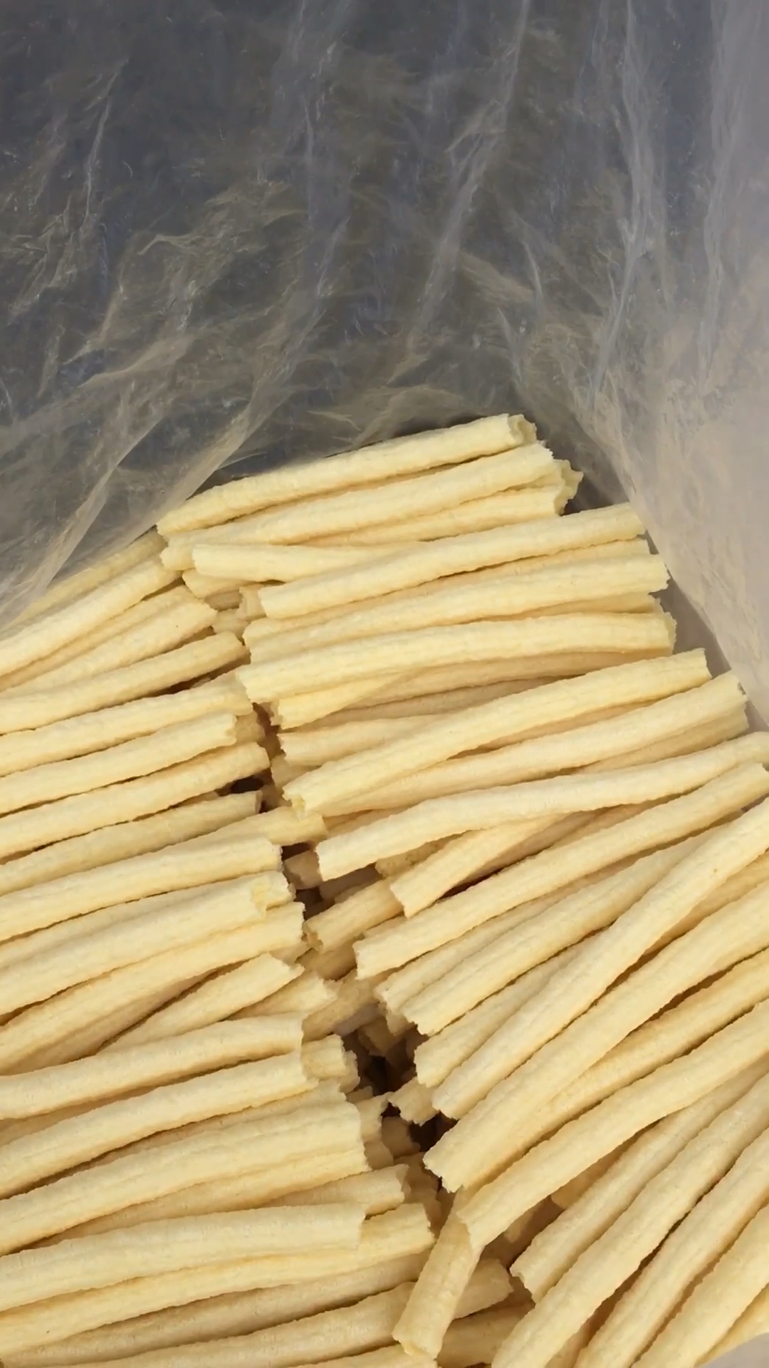 儿时的零食,农村小伙炸米花棍!