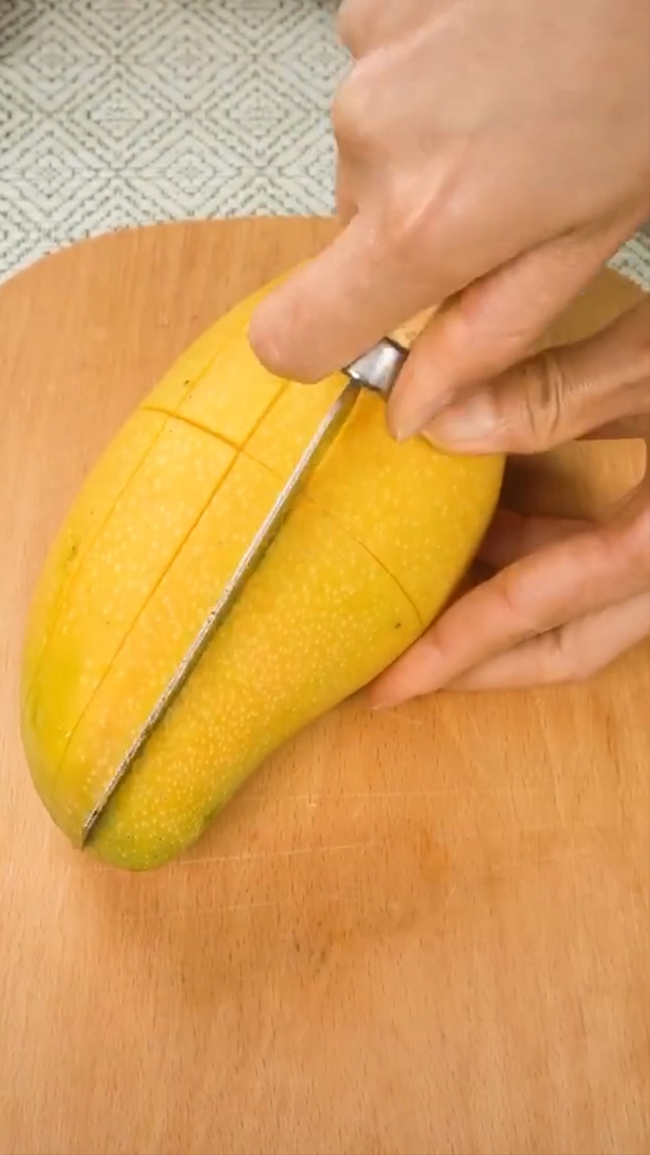 切芒果的小窍门,又快又方便