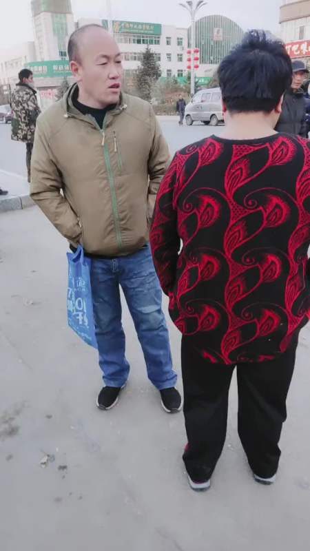 今天去劳务市场干活我家小宝贝小心肝小娇妻她还不让我去非得要跟着我