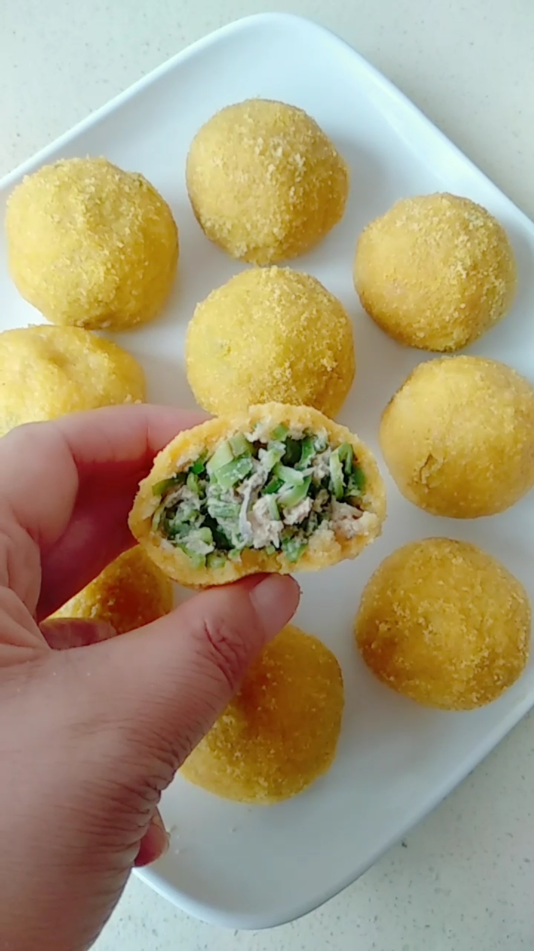 玉米面  豆角菜团子