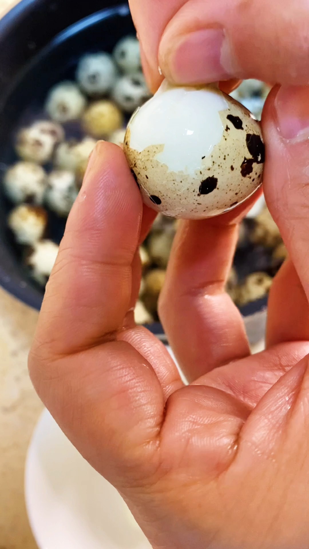 谁有好的办法能够快速剥鹌鹑蛋壳,留言评论,承包他一年的鹌鹑蛋零食.