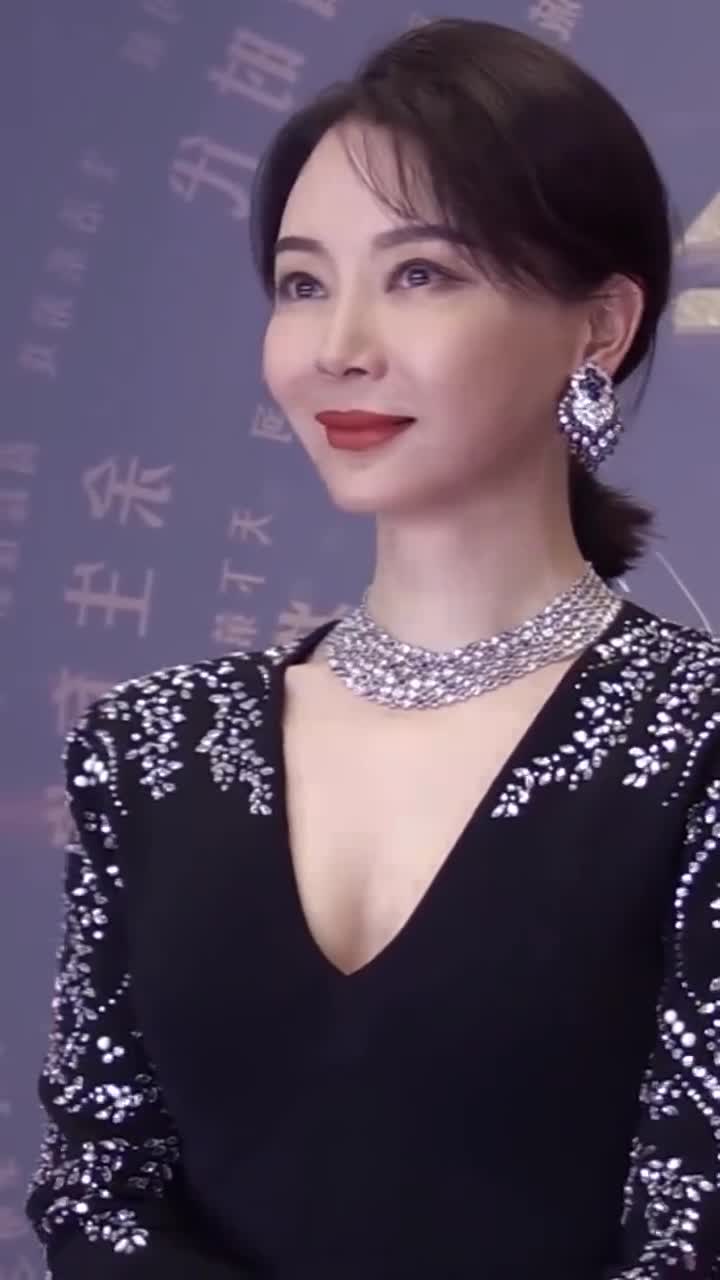 陈数的气质优雅脱俗又温婉贤淑,真是太有气质了