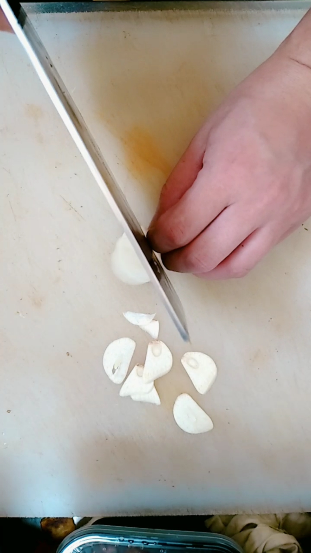 你好,夏天#开始切蒜片