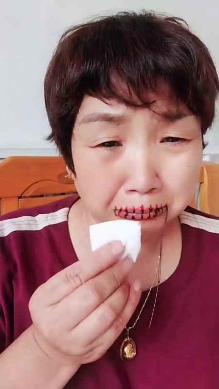 老公下令把我的嘴缝上省得唠唠叨叨的烦人撤销家里的财zheng部长职位