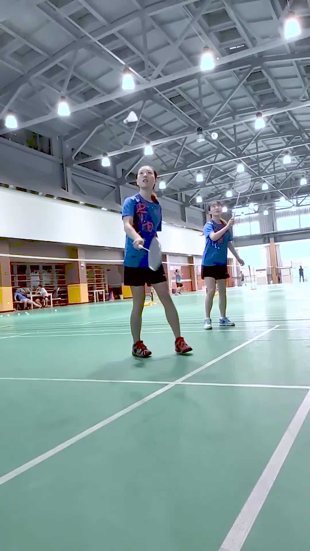 万万没想到,捡球也有这么美的动作,真是享受!