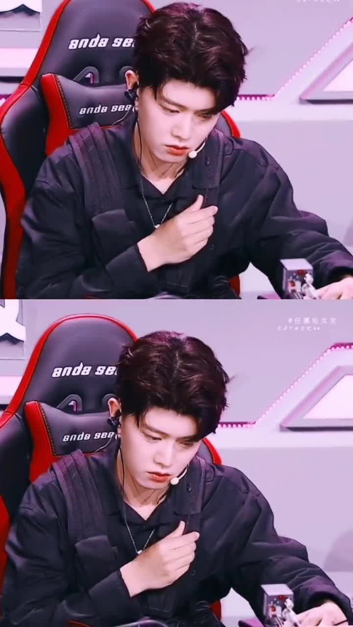 电竞现场,任嘉伦的颜值,就是我心目中电竞小说的男主脸啊!-度小视