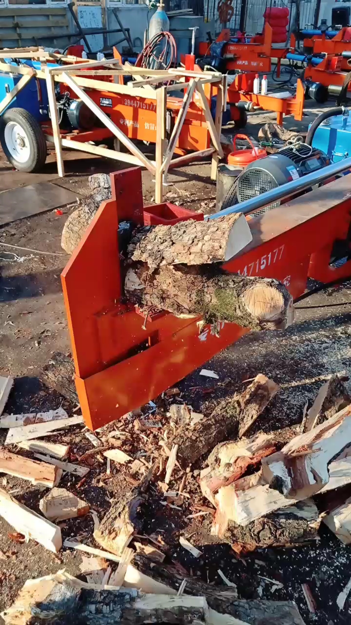 国内牛人制造的方舟劈木机