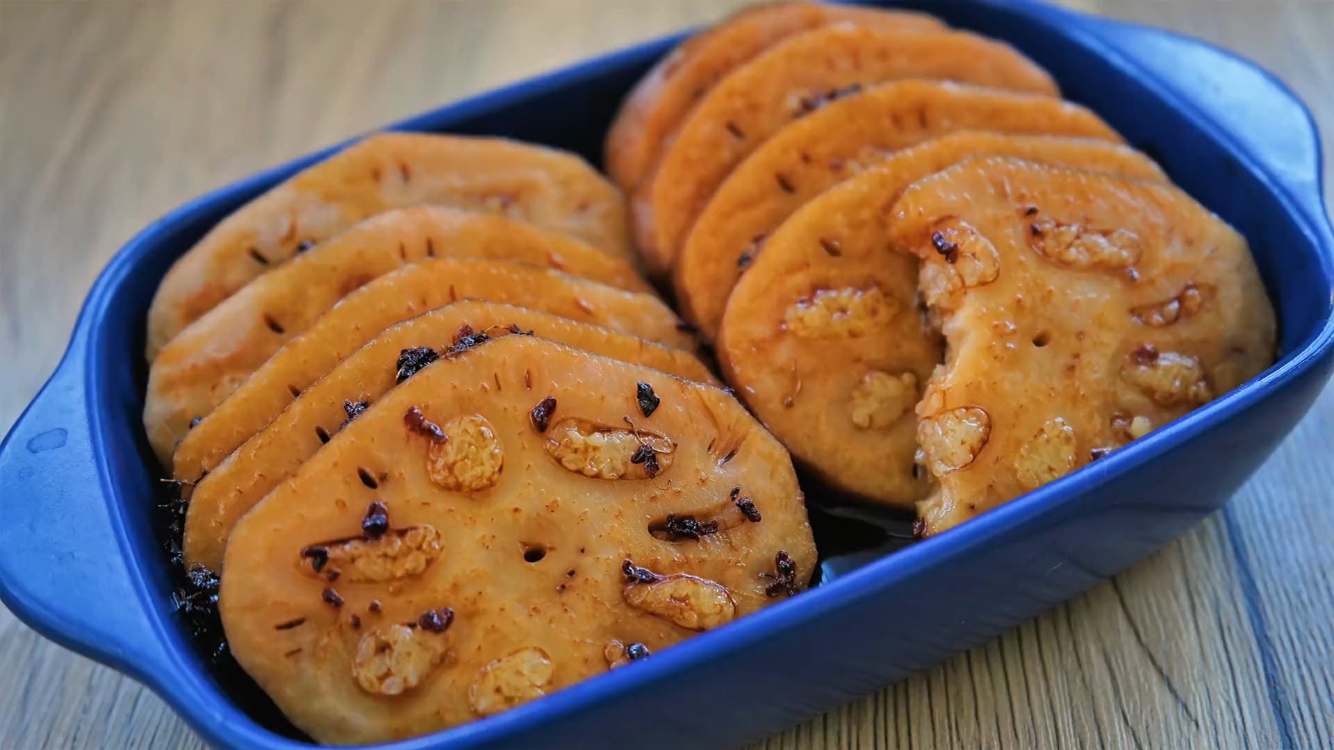 美食#粉糯拉丝的【冰糖糯米藕】,这个一定可以学得会