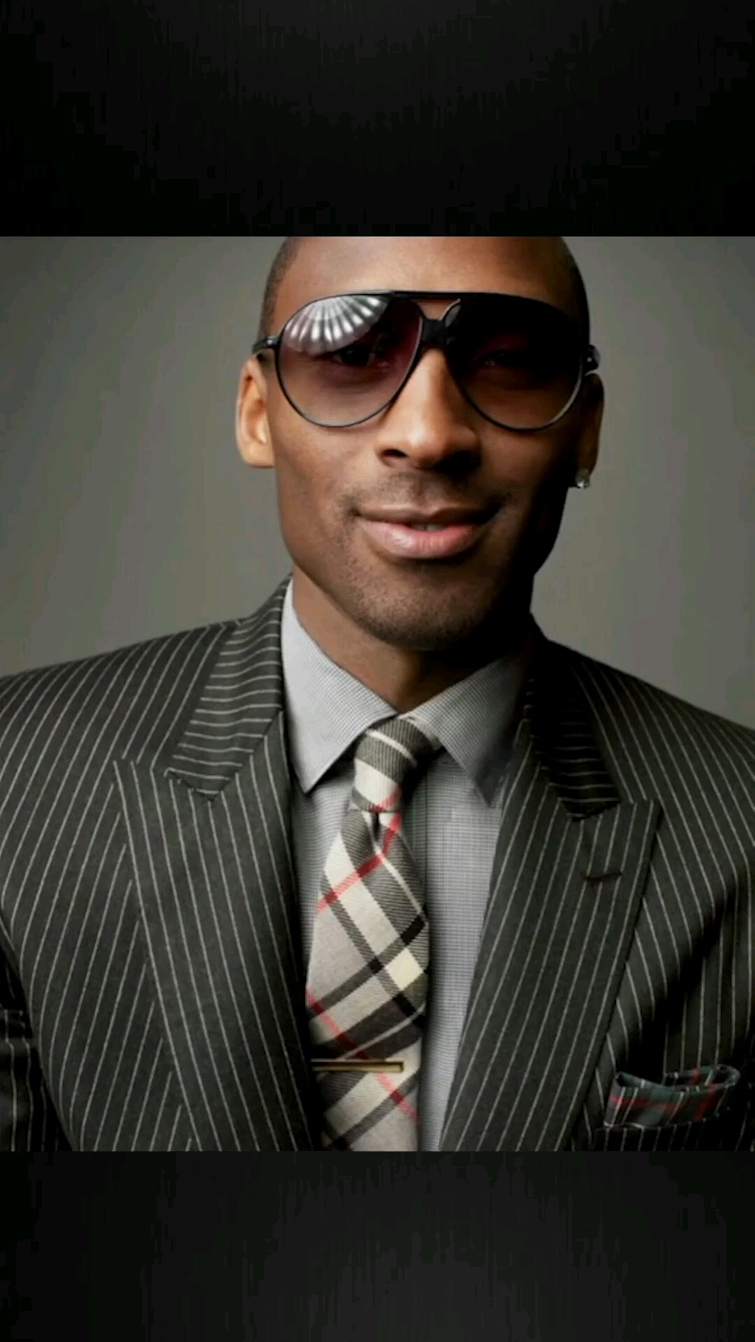 脱下西装的老大还是那么帅气男模气质!