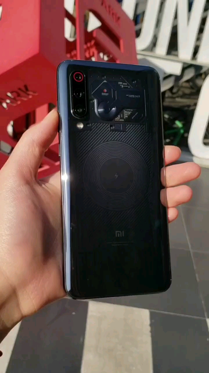 小米9透明尊享版.满满的科技风的!