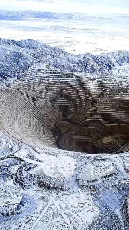人类为了挖掘资源已经把地球弄的千疮百孔