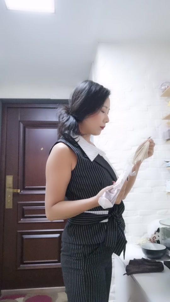 73年的老妈,依然性感迷人 是爸爸心中的宝,一直都是我将来找媳妇的