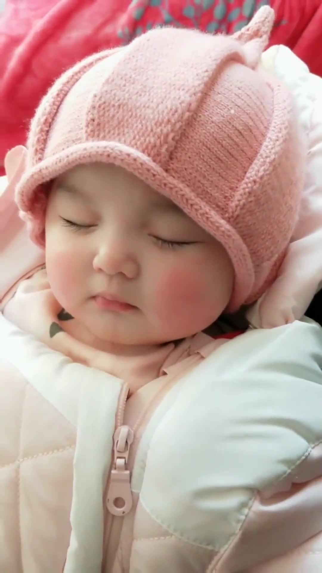 这个小宝宝火了,红彤彤的脸蛋,睡觉的小天使-度小视