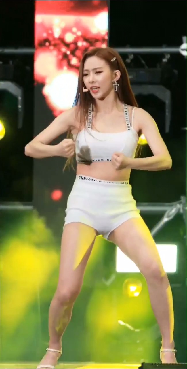 美女明星#女团camila回归新舞台