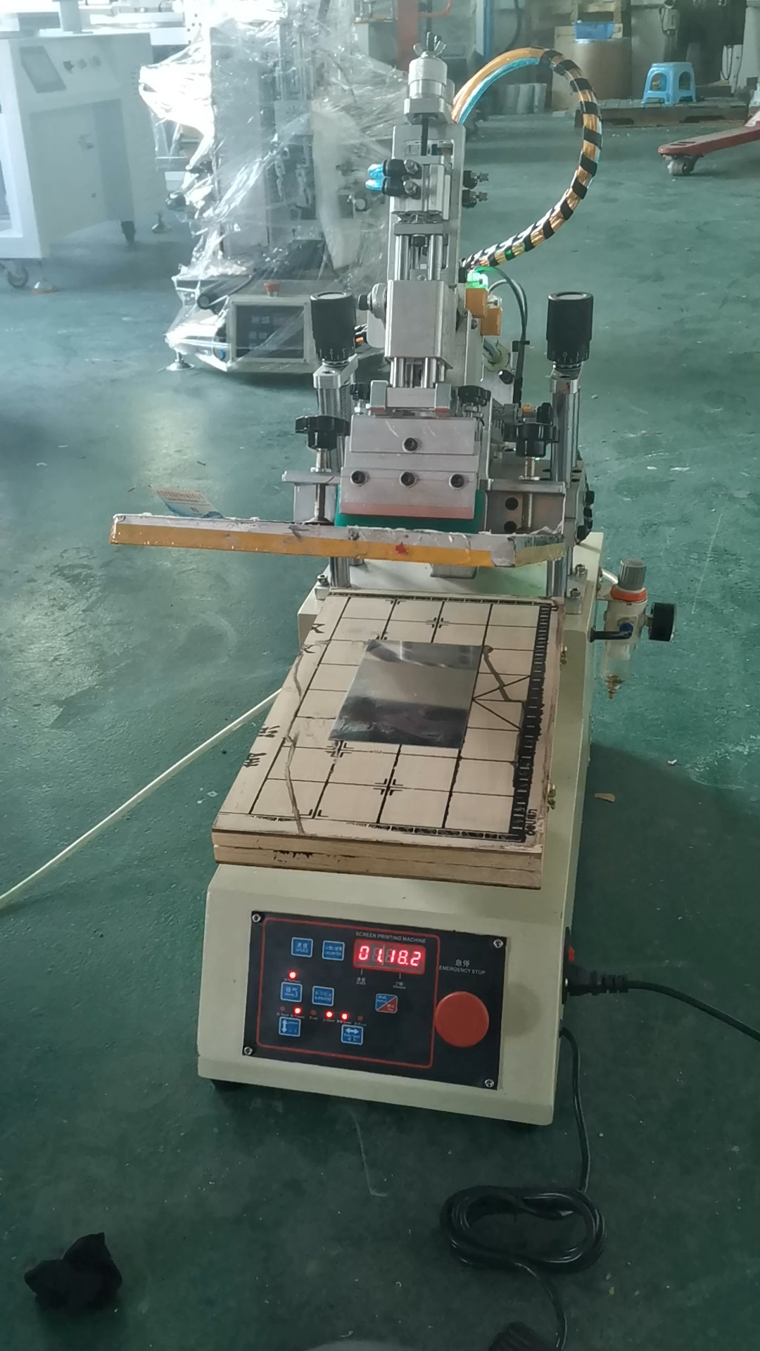 宁德小型摇臂丝印机厂家木板斜臂式丝印机厂家东莞骏欣机械