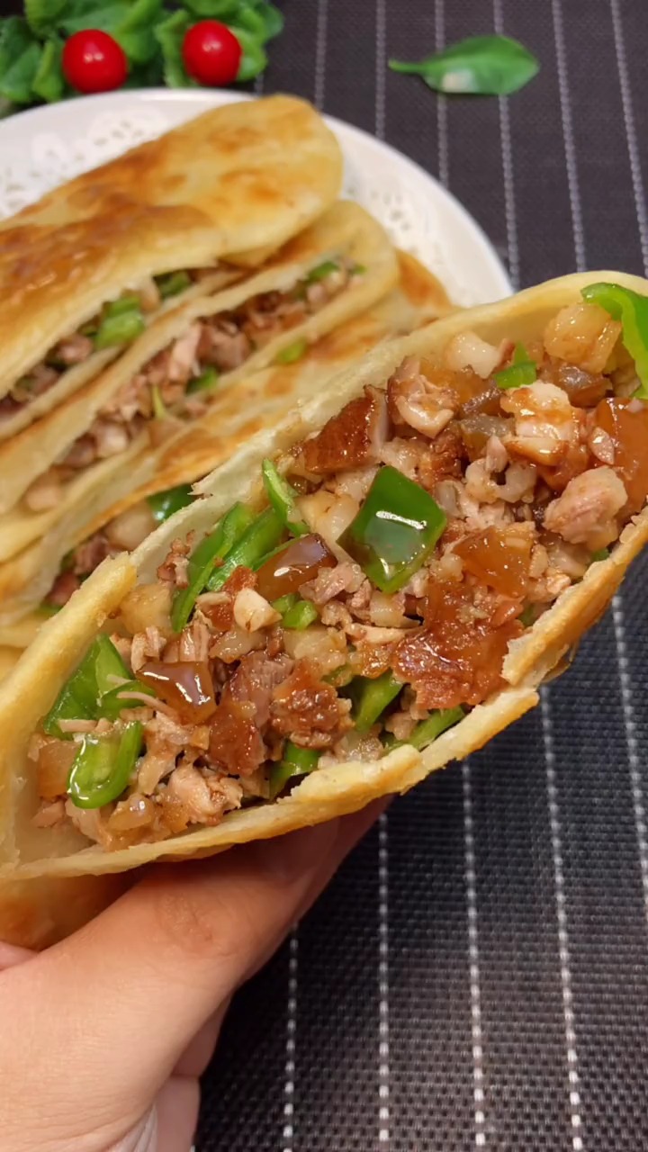 镜头里的秋天#酥皮火烧夹肉,真的好好吃呀!