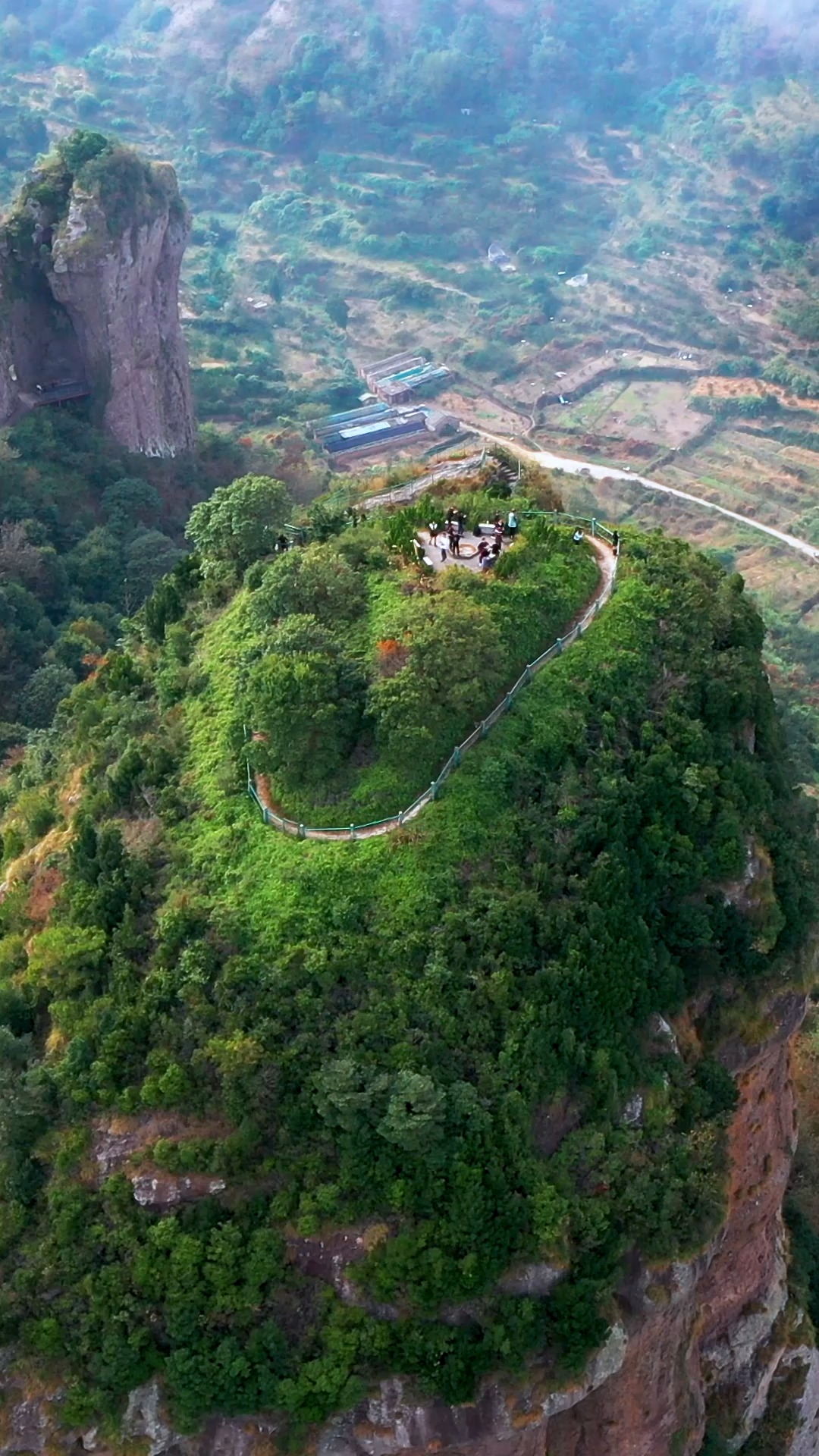 我要上热门浙江临海桃江十三渚石柱峰顶这是桃江十三渚最美观景点