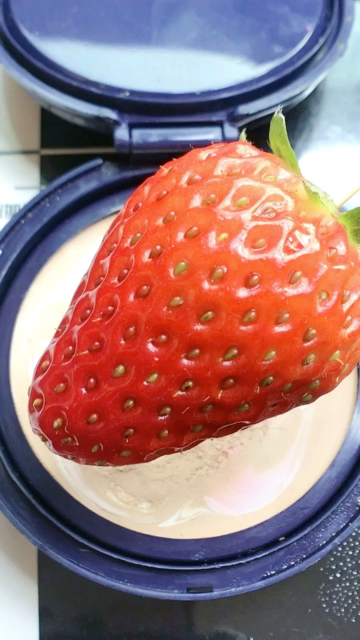 感谢全民我要上热门#去相亲避免尴尬就用大草莓润颜霜