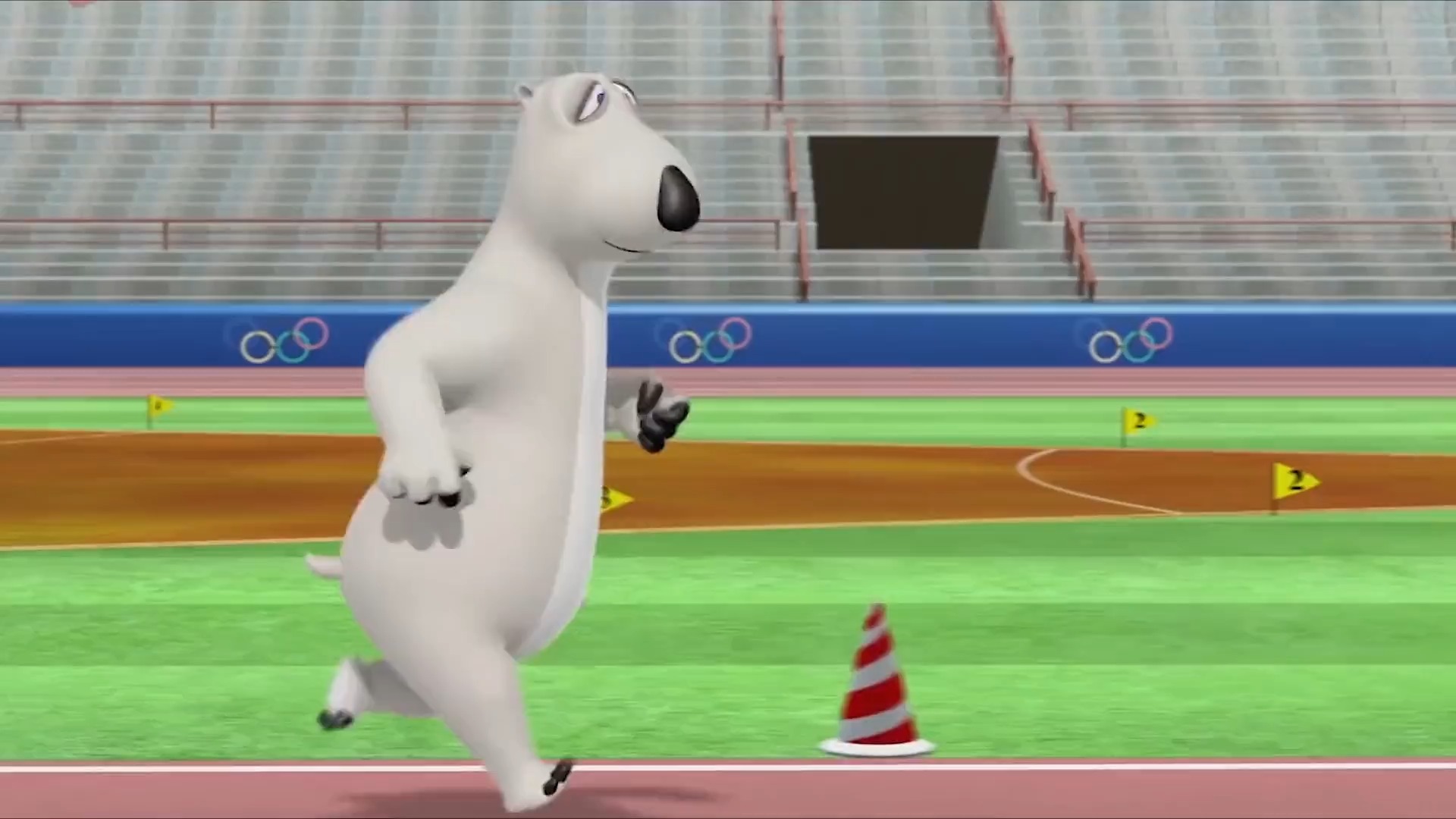 倒霉熊足球场 挑战两个假人 竟还是输了这是怎么回事