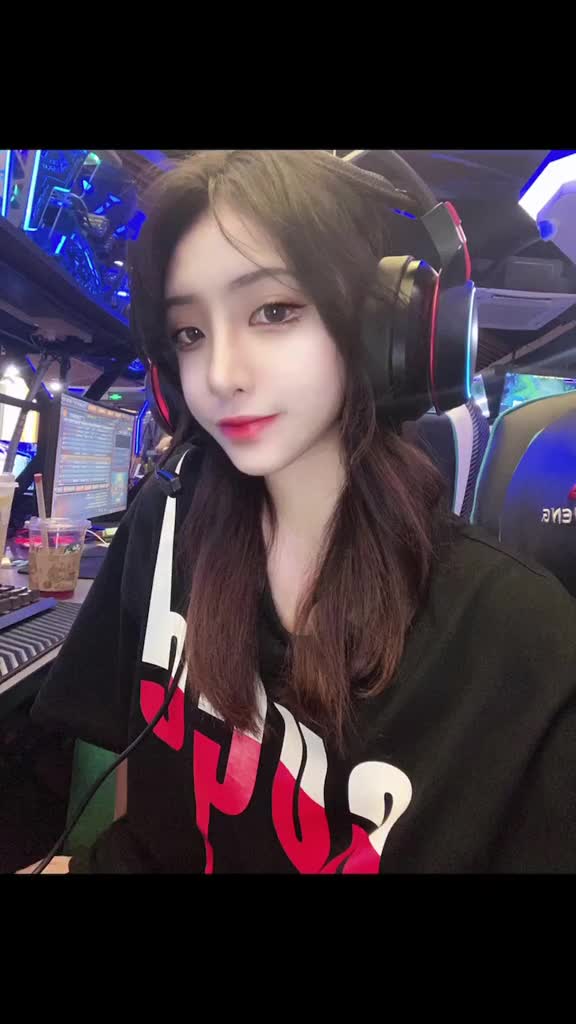 你的电竞女友上线了网瘾少女