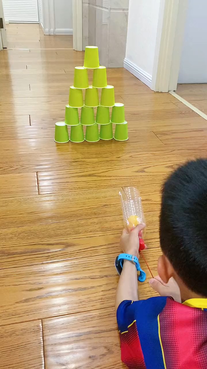 手工制作#两个矿泉水瓶做个好玩的弹射玩具,好玩的停不下来!