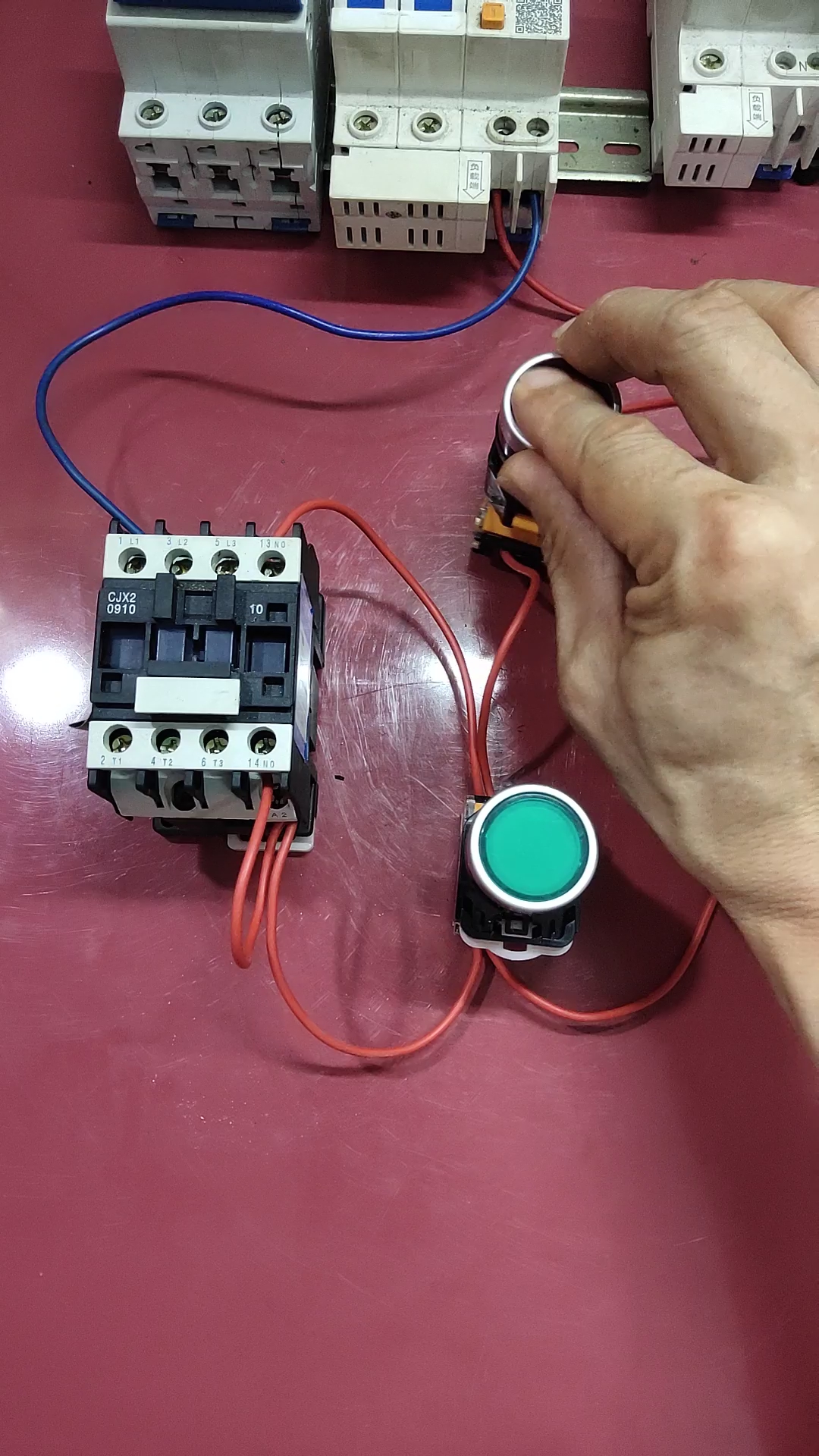 最简单的点动加自锁