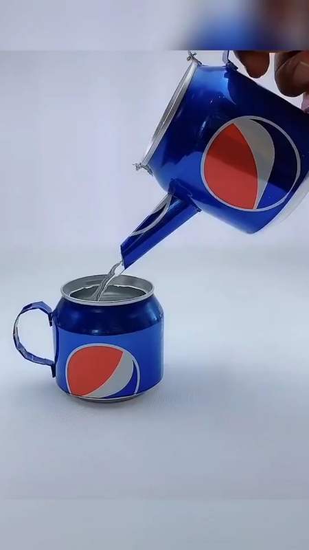 易拉罐做的小水壶,迷你版水壶#手工-全民小视频