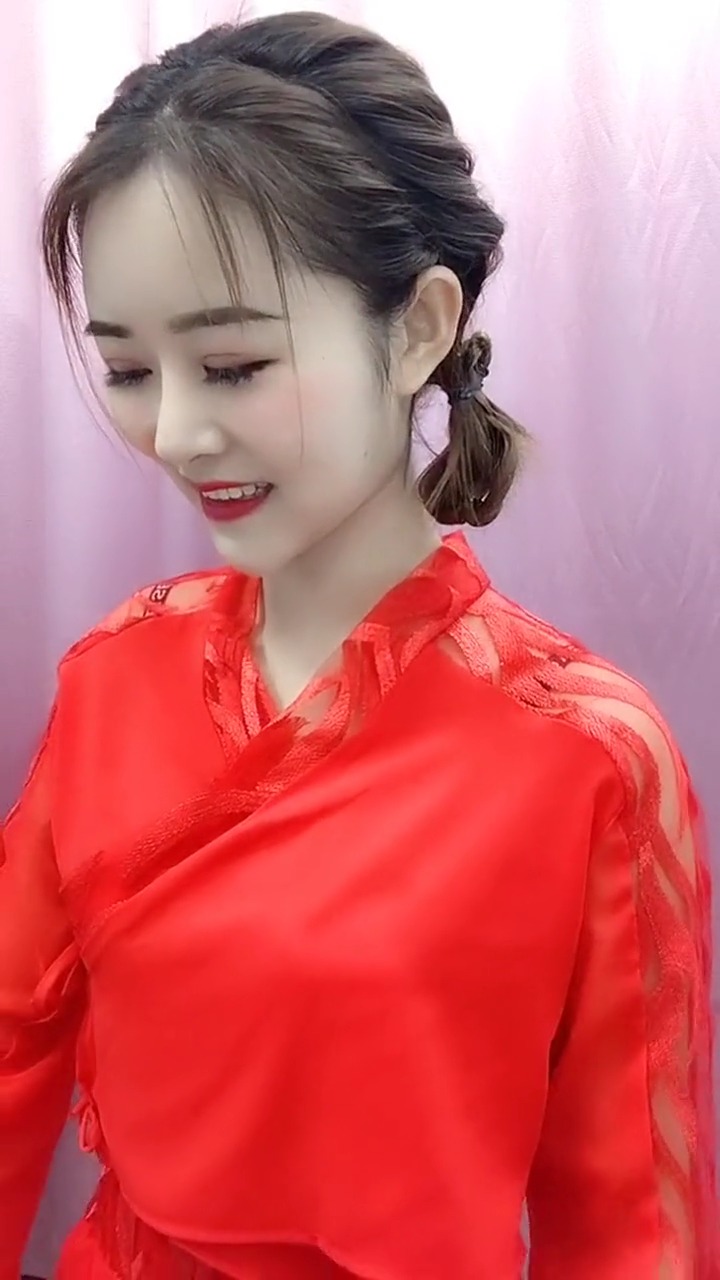 刚结婚的新媳妇,笑呆啦!