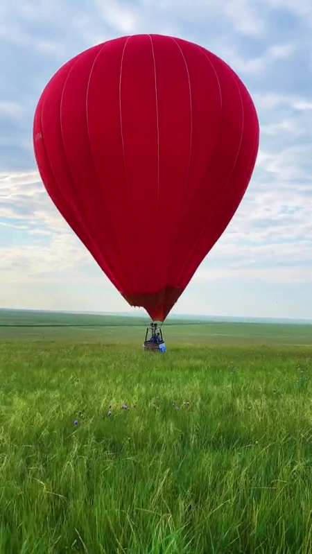 热气球降落大草原,和你想象的一样吗?热气球