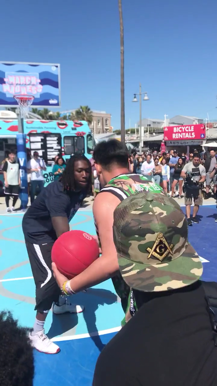 头盔哥这是在国外吗?