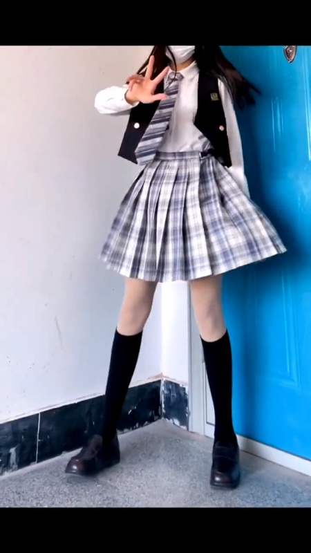 jk制服#你永遠不知道女生寬鬆褲子下,到底藏著多細的腿-全民小視頻