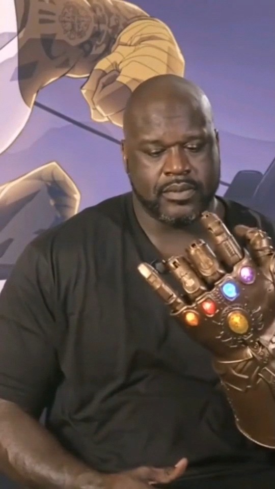 当奥尼尔戴上灭霸的手套,他最想做的居然是这事,掌管人都被你逗笑了