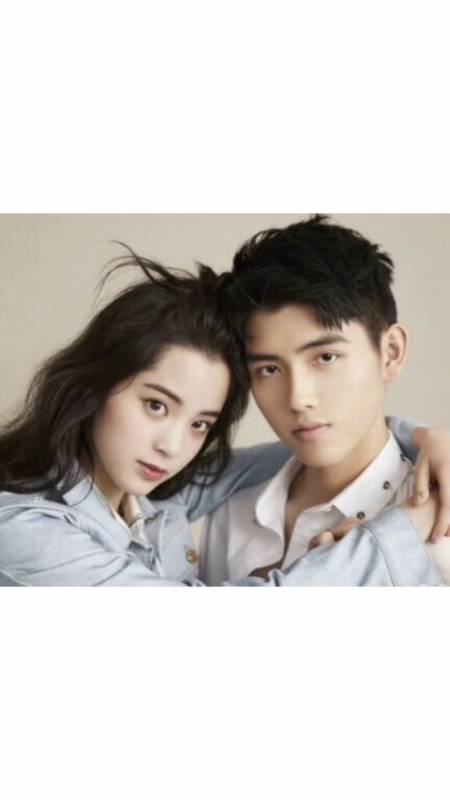 欧阳娜娜周震南拍"情侣照"?动作亲昵超甜蜜,看着比陈飞宇还般配