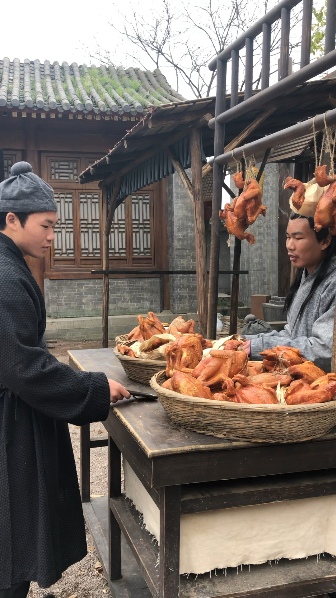 古代的烧鸡是什么味?群众演员尝了一下