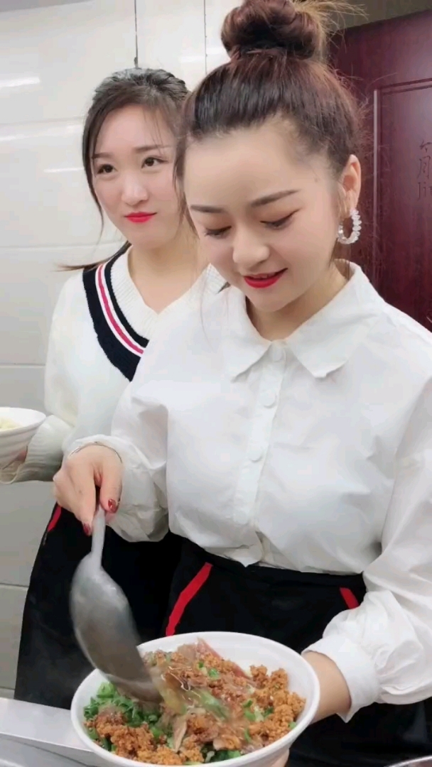 一根面张玲气场强大