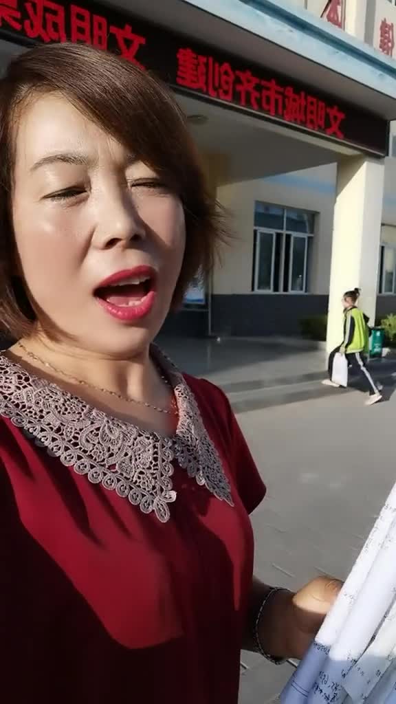 老妈一百多个兵也要毕业了儿子,原谅老妈缺席你的高考,老妈相信你是最