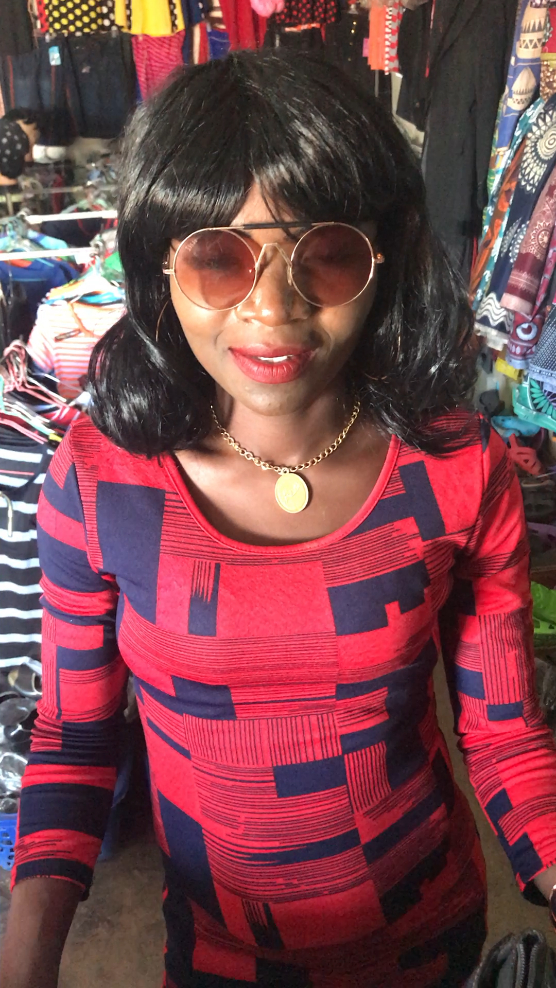 坦桑尼亚美女和马拉维美没有什么不同,只是妆容夸张了点