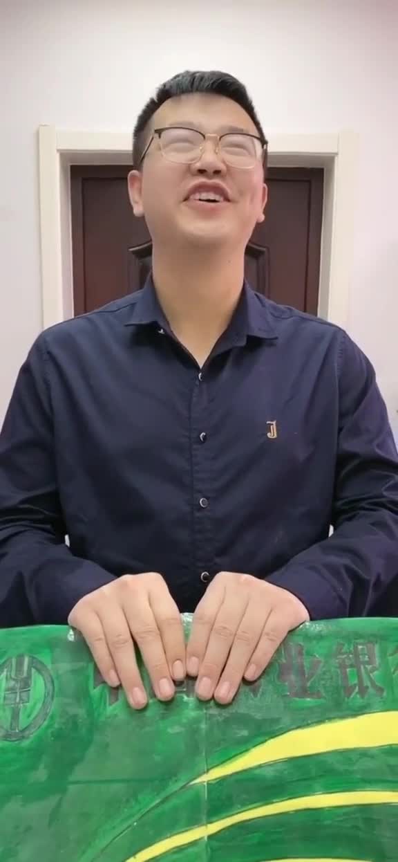 都说金牛座见钱眼开真的没错不过对在乎的人也是真的宠,旋哥就是一大