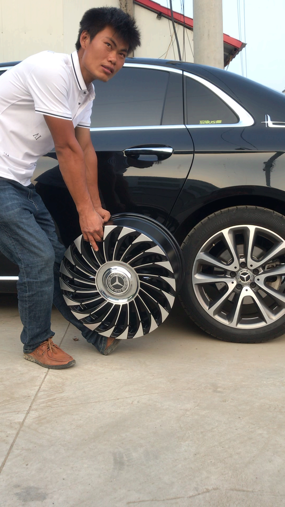 嘴角向上笑一个吧#奔驰悬浮轮毂