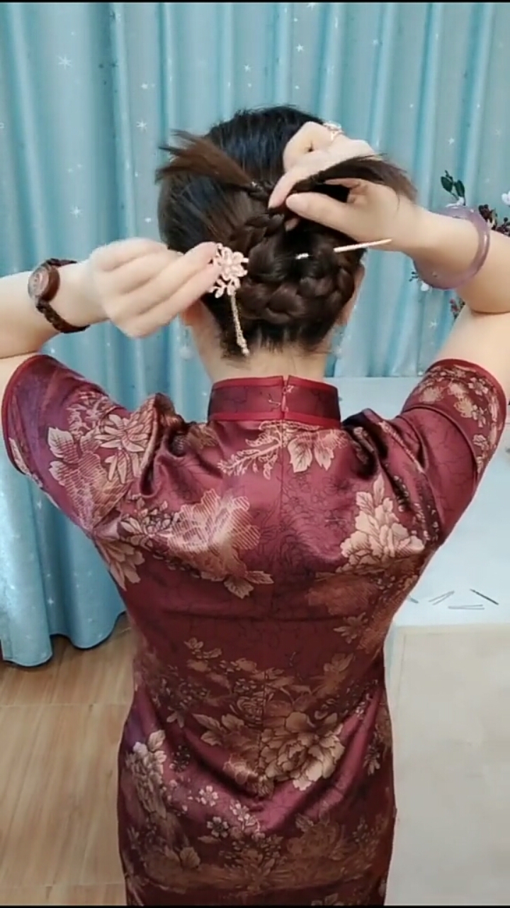 最简单的旗袍发型来啦!