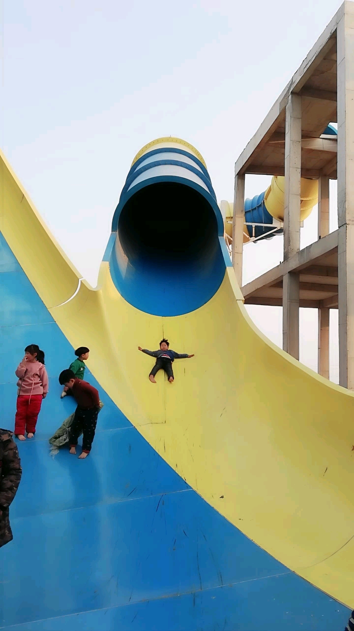 超大露天滑滑梯