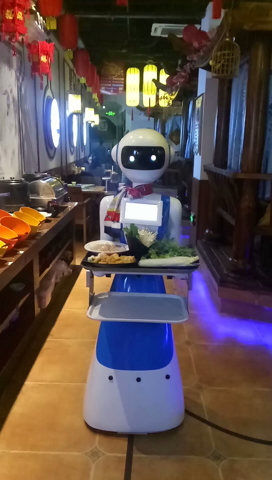 机器人上菜喽