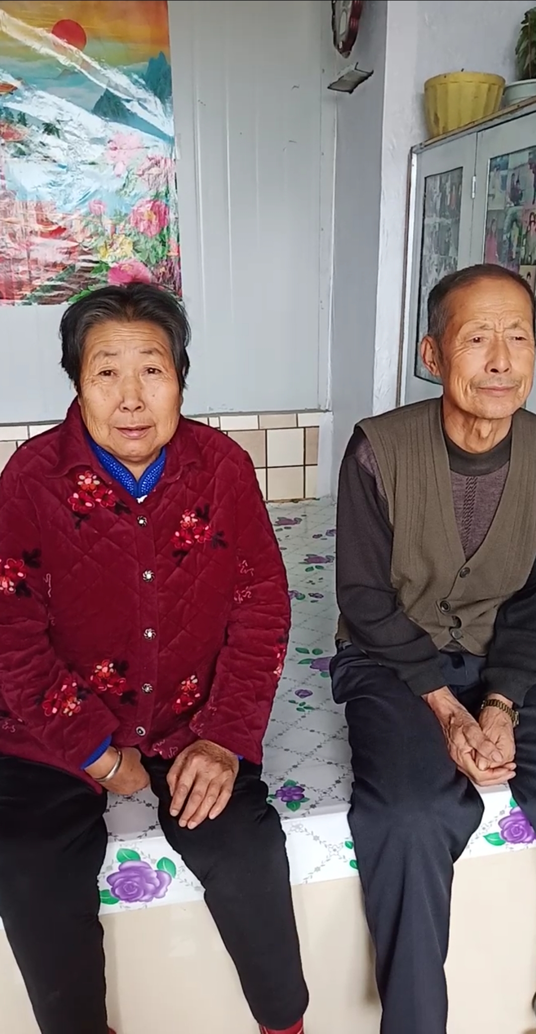 老太太又给老头找活儿.