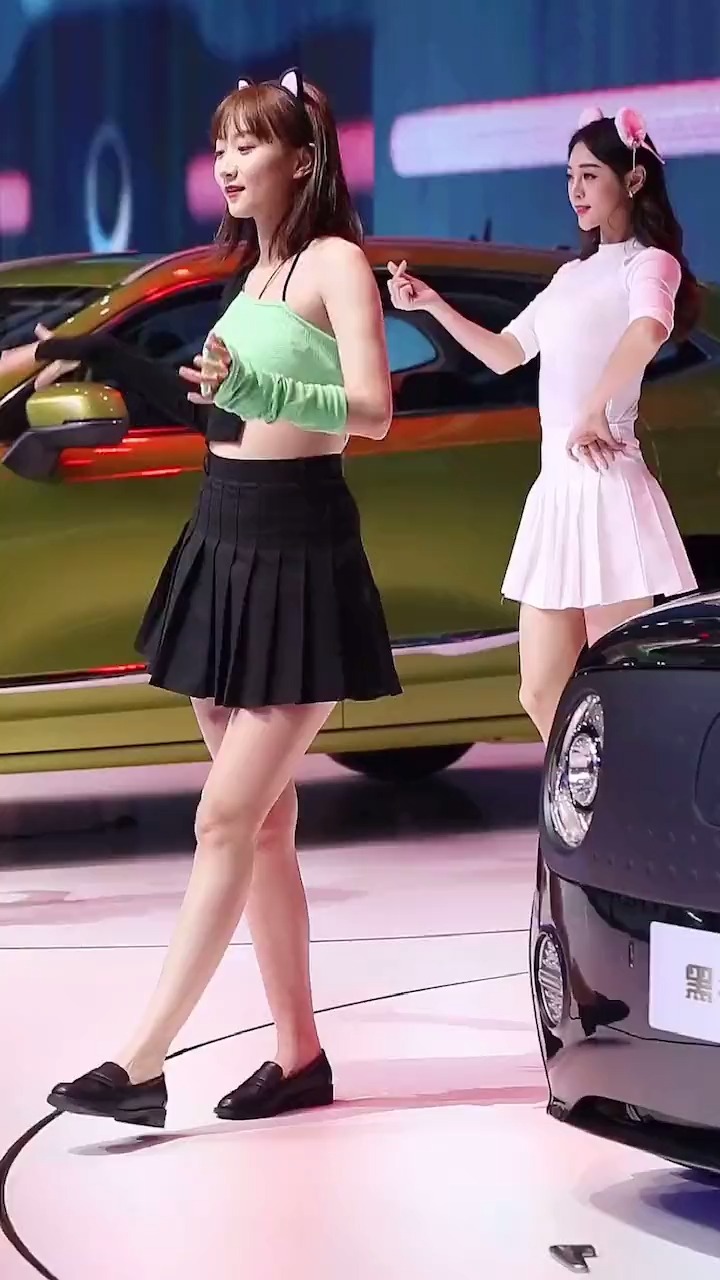 美女车模#最近来了几个舞蹈小姐姐,看看谁跳的好