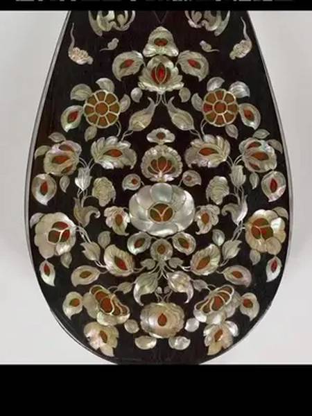 从唐代传世至今的唐代紫檀螺钿五弦琵琶