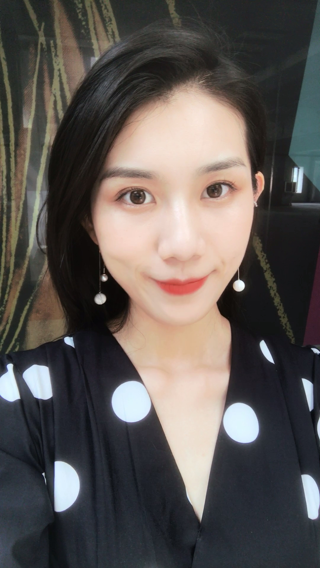 大家好 我是车若初见新晋主持人高小妹,我要开始玩儿百度全民小视频啦